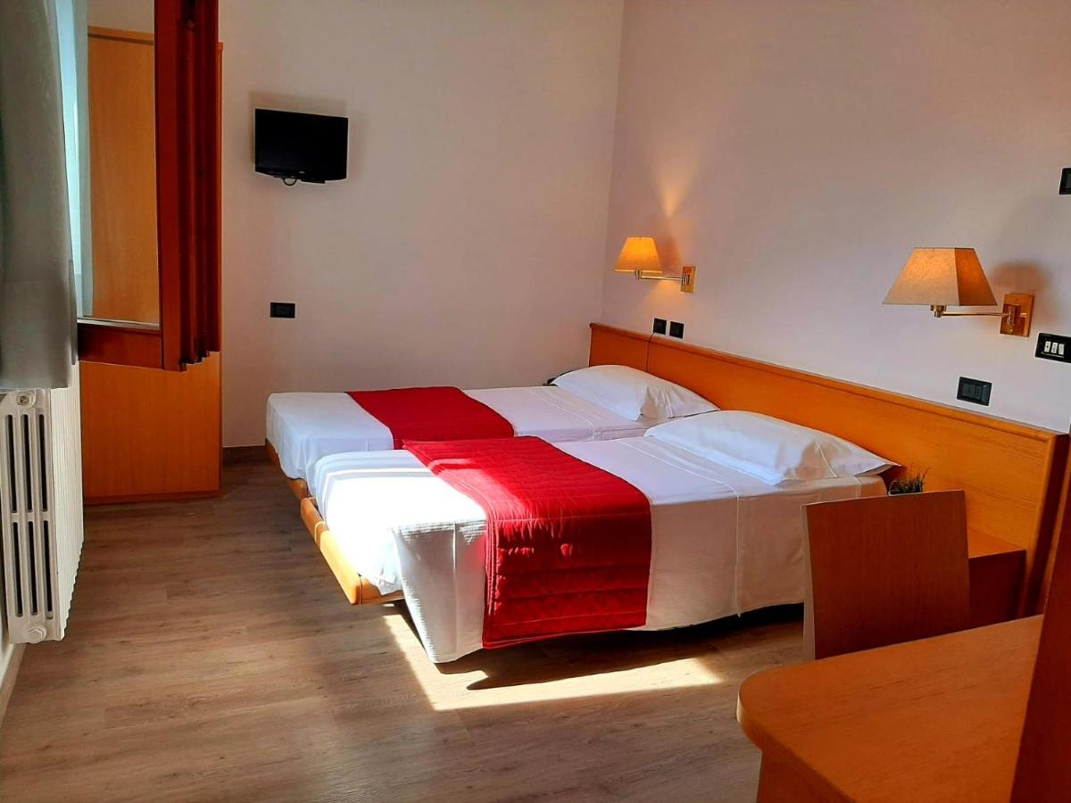 La Ruota Hotel Morbegno Luaran gambar