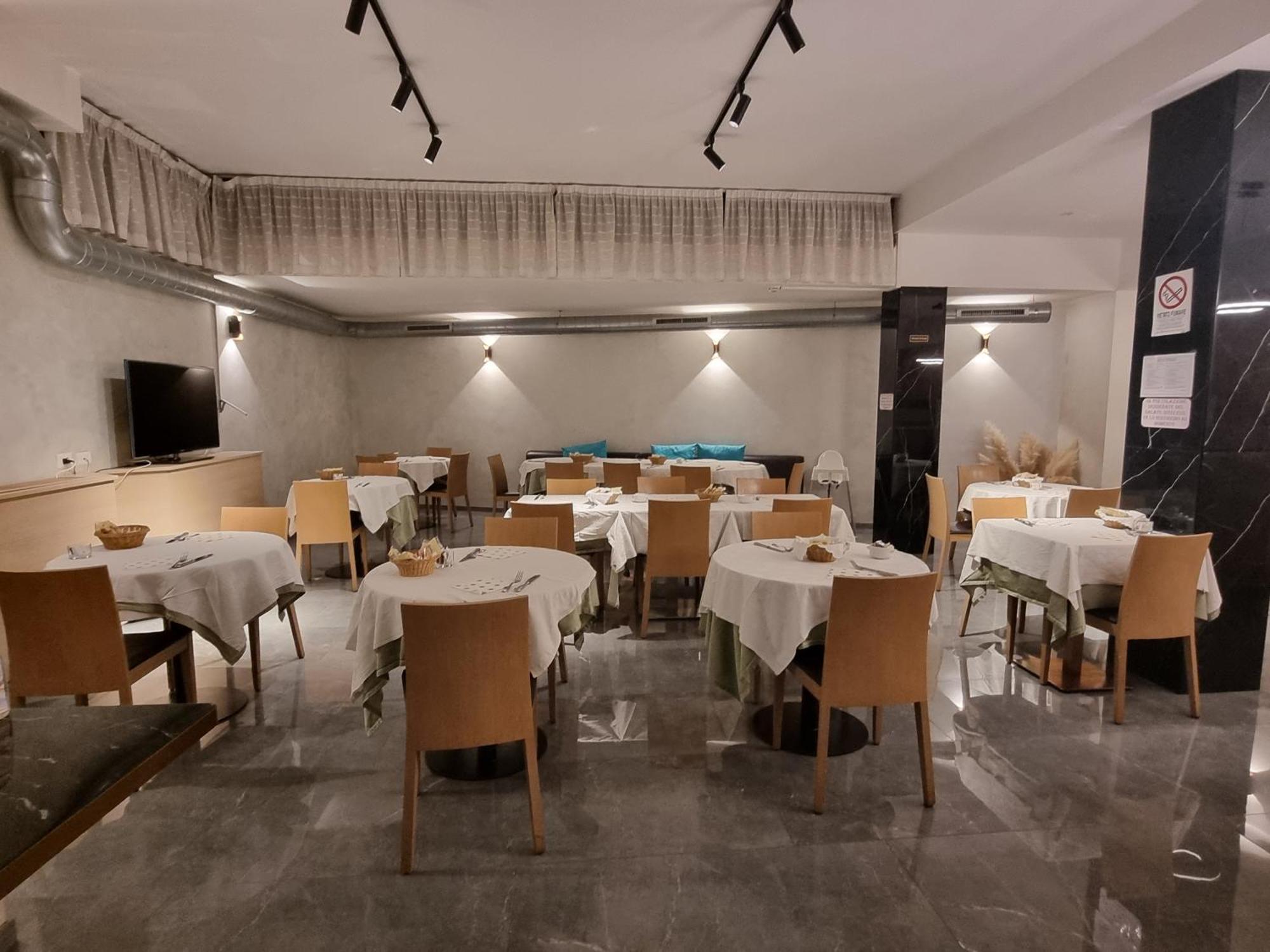 La Ruota Hotel Morbegno Luaran gambar