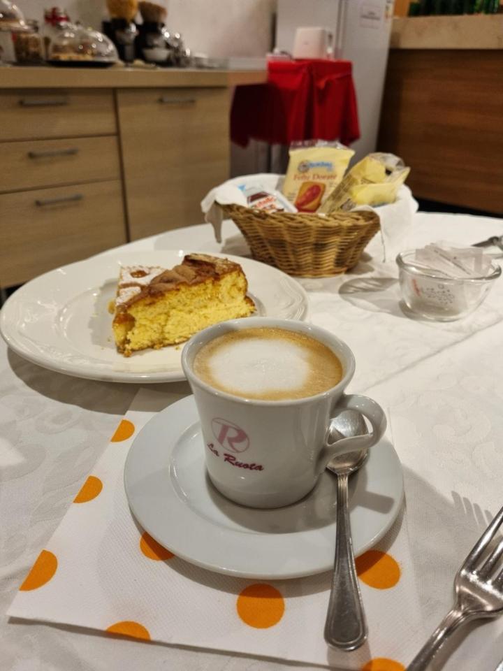 La Ruota Hotel Morbegno Luaran gambar