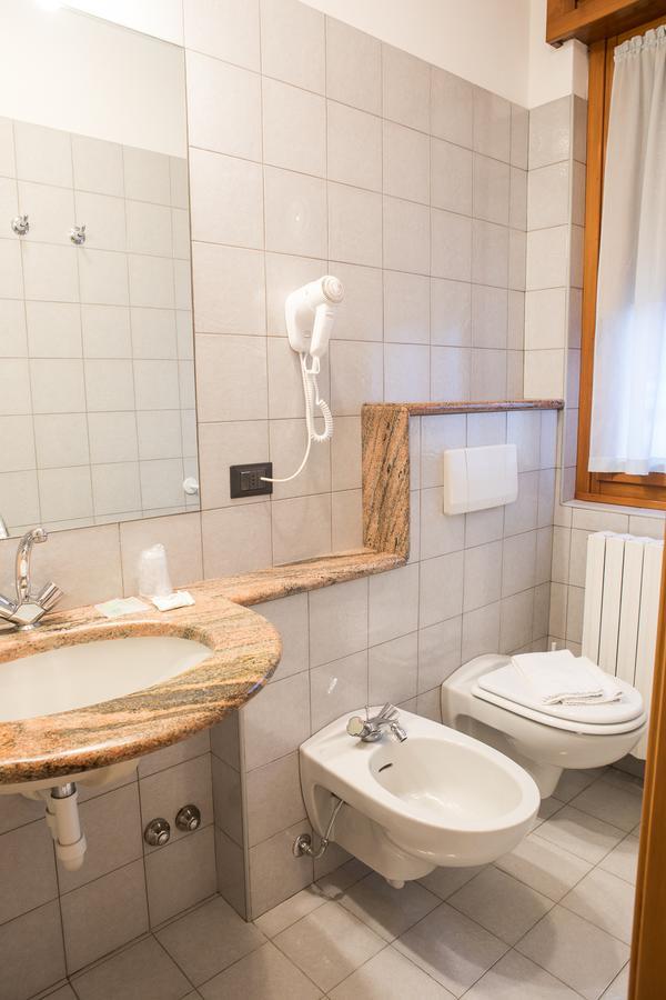 La Ruota Hotel Morbegno Luaran gambar
